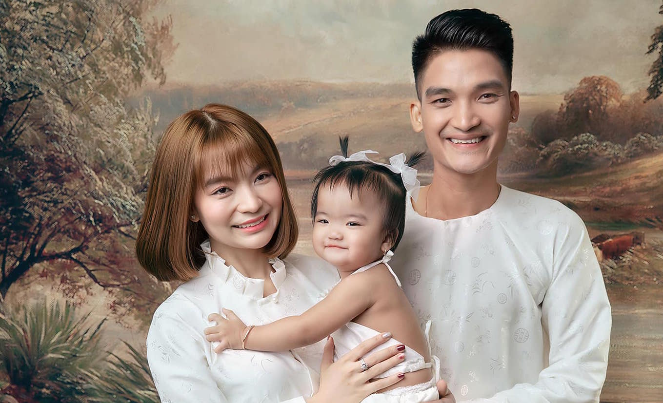 Nam diễn viên hài hạnh phúc bên vợ Thảo Vy và cô con gái đáng yêu
